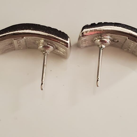 Vintage Crown Trifari Rhinestones Black Enamel‎ Stud Earrings Silver Tone - Picture 4 of 6